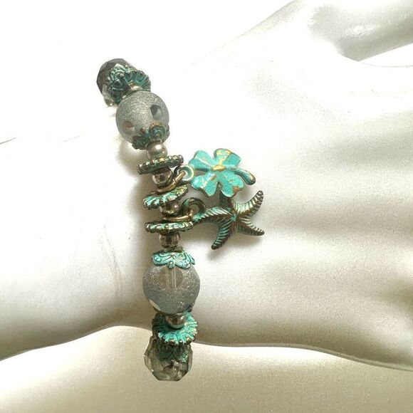 Green crystal starfish clover charm beaded stretchy bracelet - Picture 5 of 10